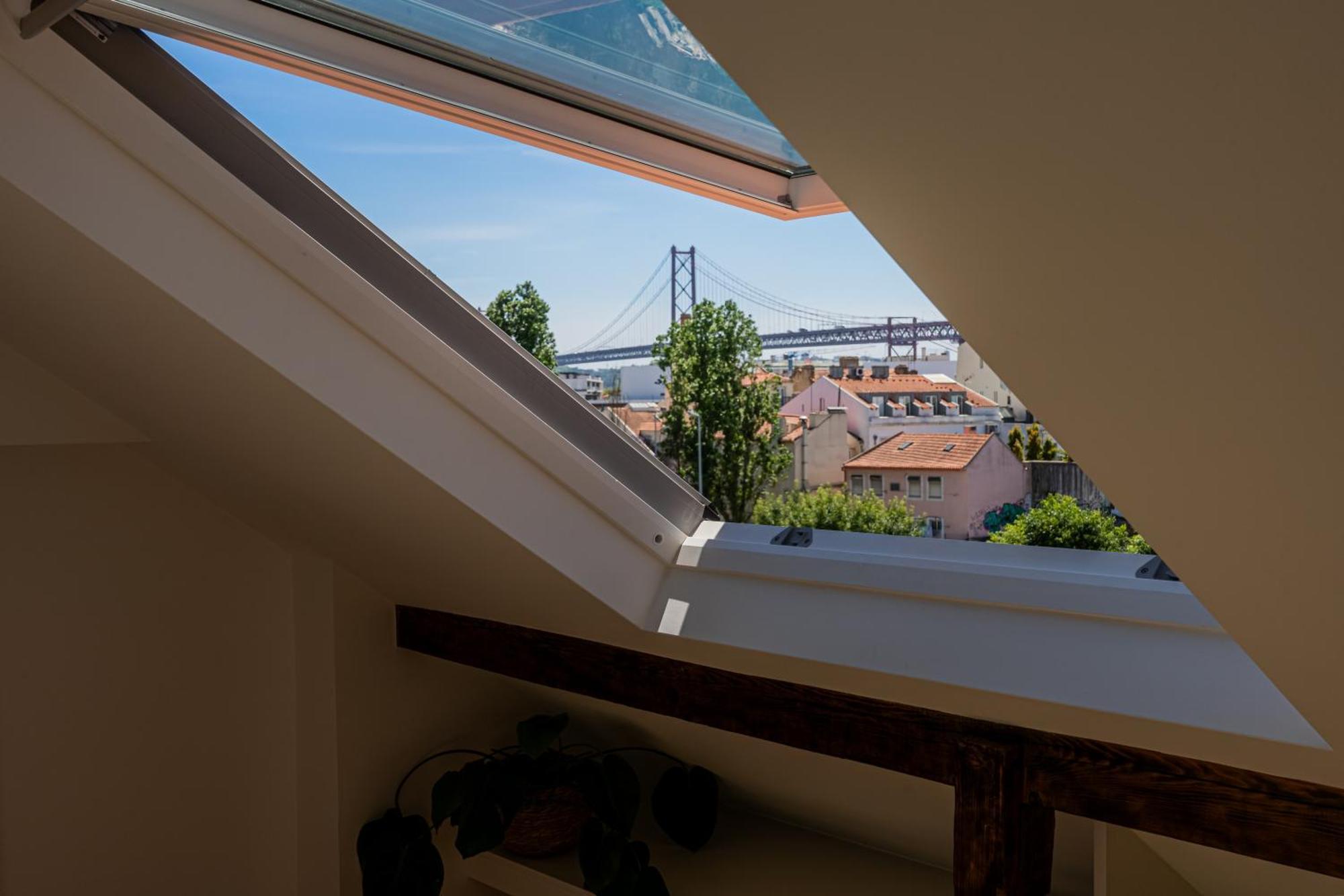 Bright Duplex With Stunning Bridge Views In The History Area Apartamento